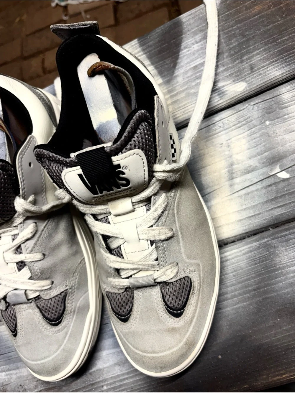 Vans Men’s Light Gray Suede & Mesh Sneakers size 11